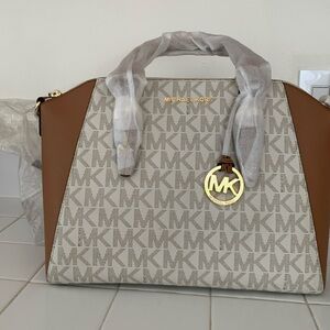 New Michael Kors vanilla Ciara large bag 14x10 never used